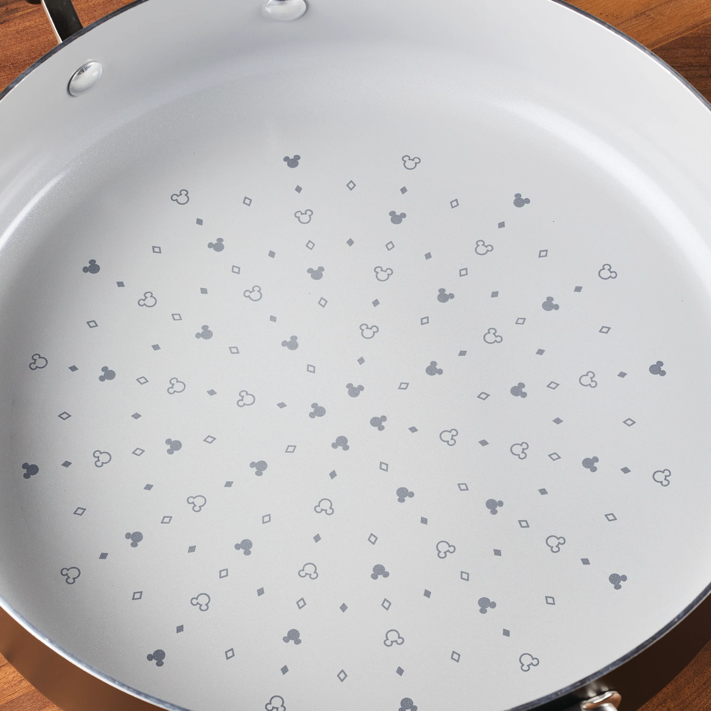 4.5-Quart Monochrome Ceramic Nonstick Sauté Pan with lid and Helper Handle - Image 6