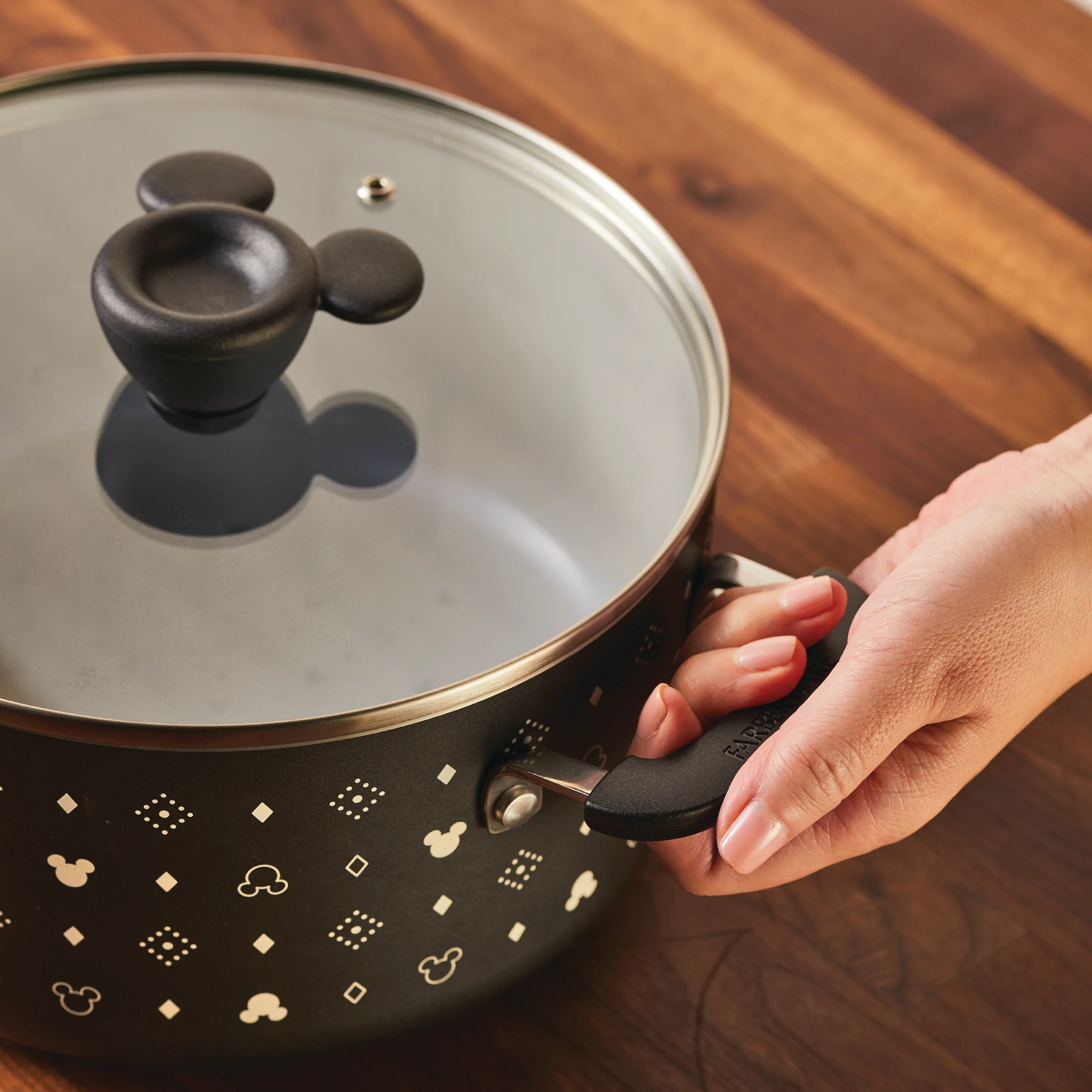 5.5-Quart Monochrome Ceramic Nonstick Stockpot with Lid - Image 4