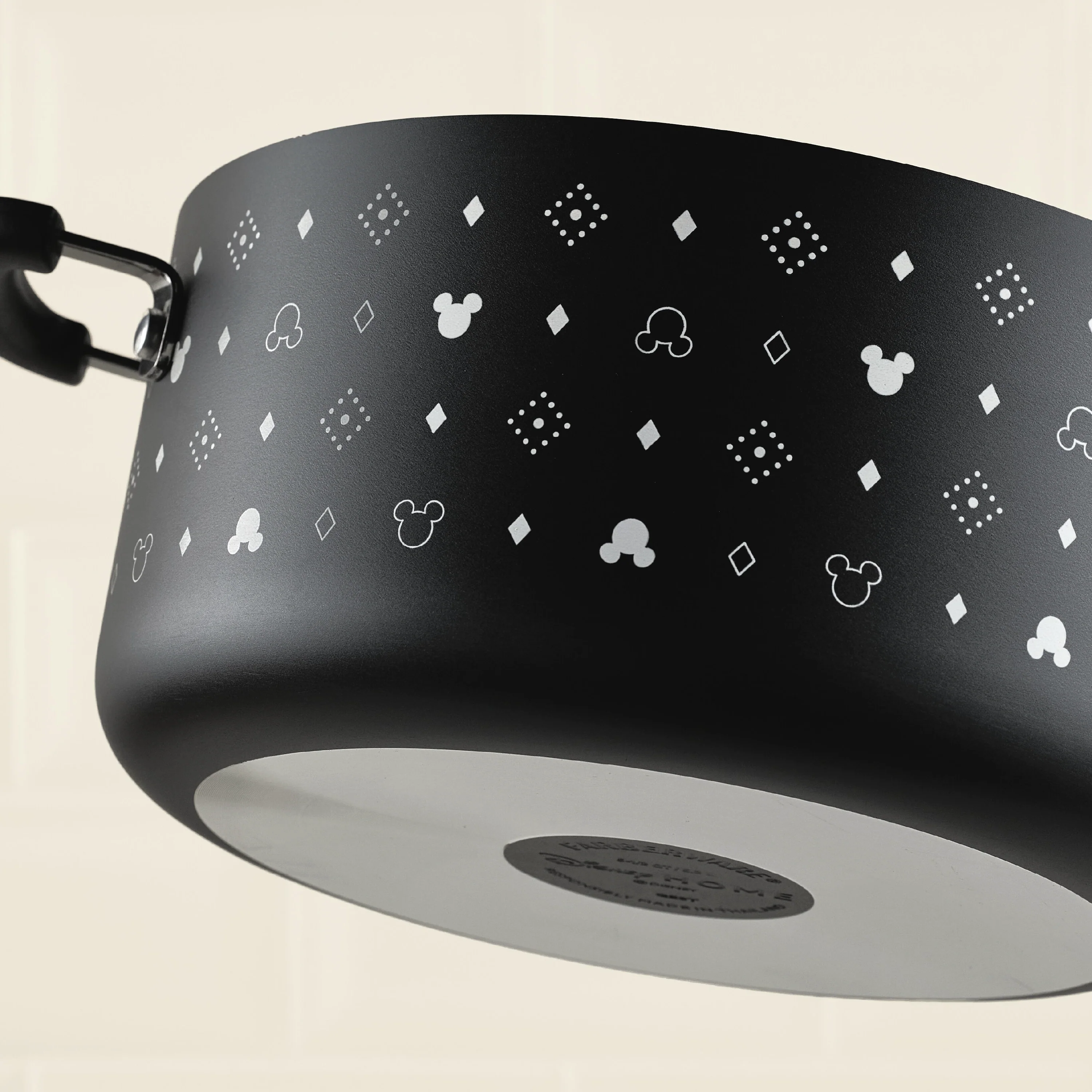 5.5-Quart Monochrome Ceramic Nonstick Stockpot with Lid - Image 5