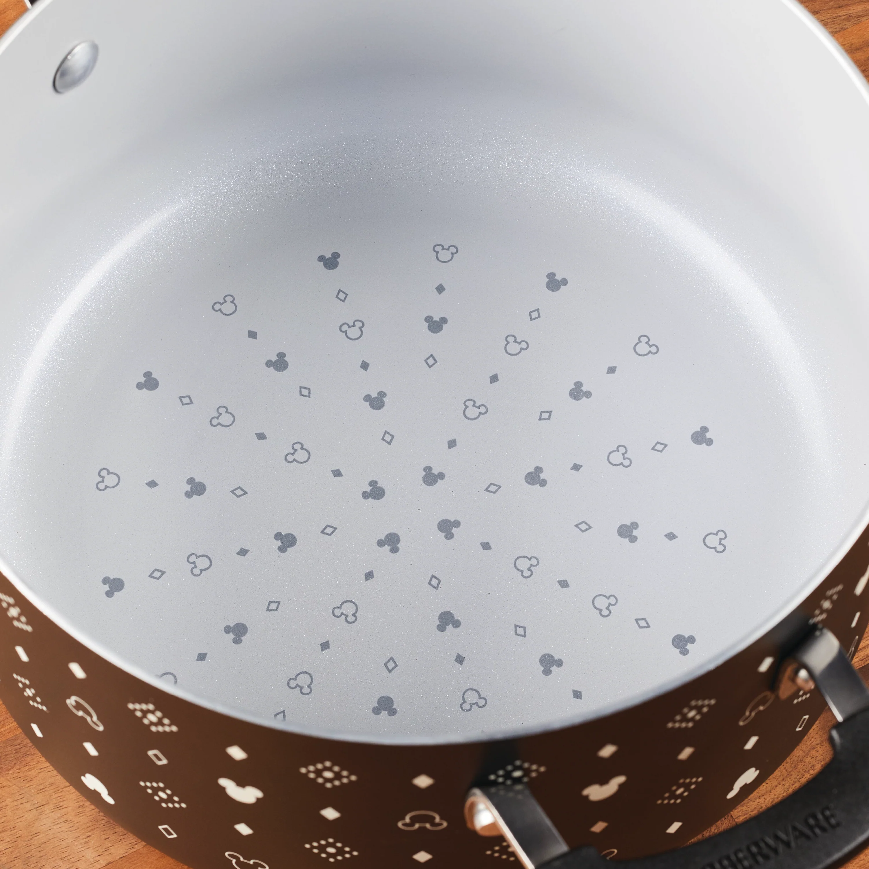5.5-Quart Monochrome Ceramic Nonstick Stockpot with Lid - Image 6