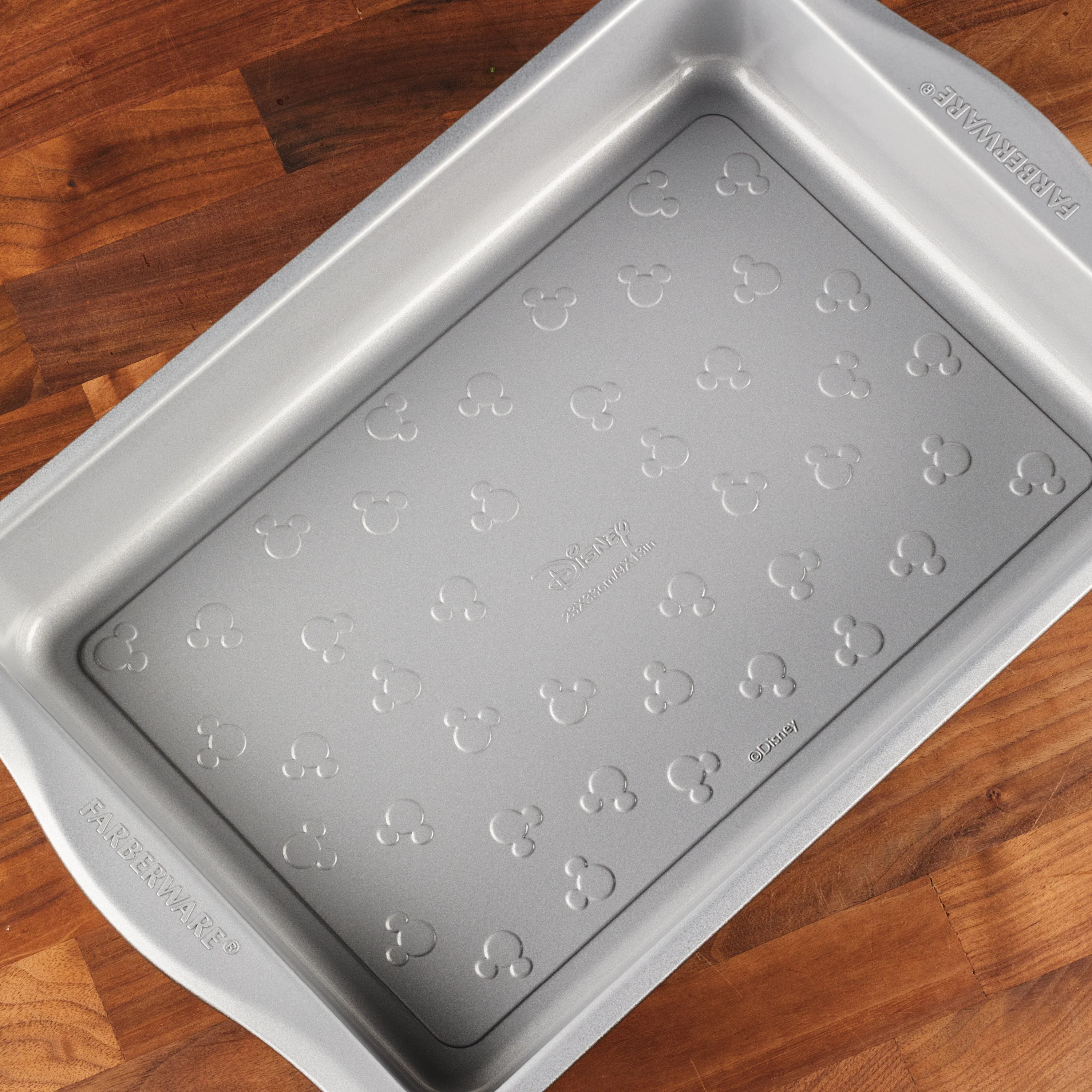 9" x 13" Nonstick Cake Pan - Image 3