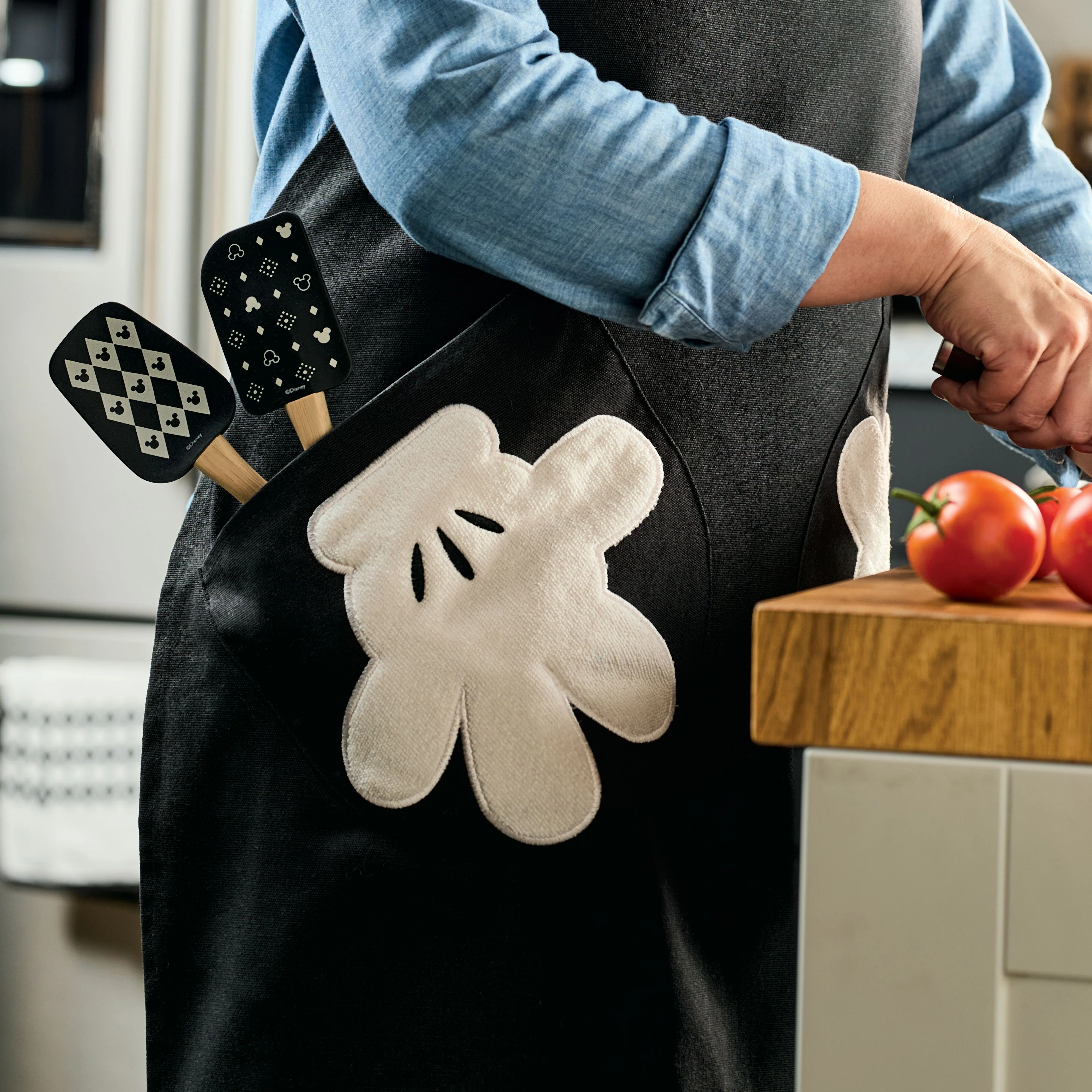 Apron with Glove Pockets - Image 3