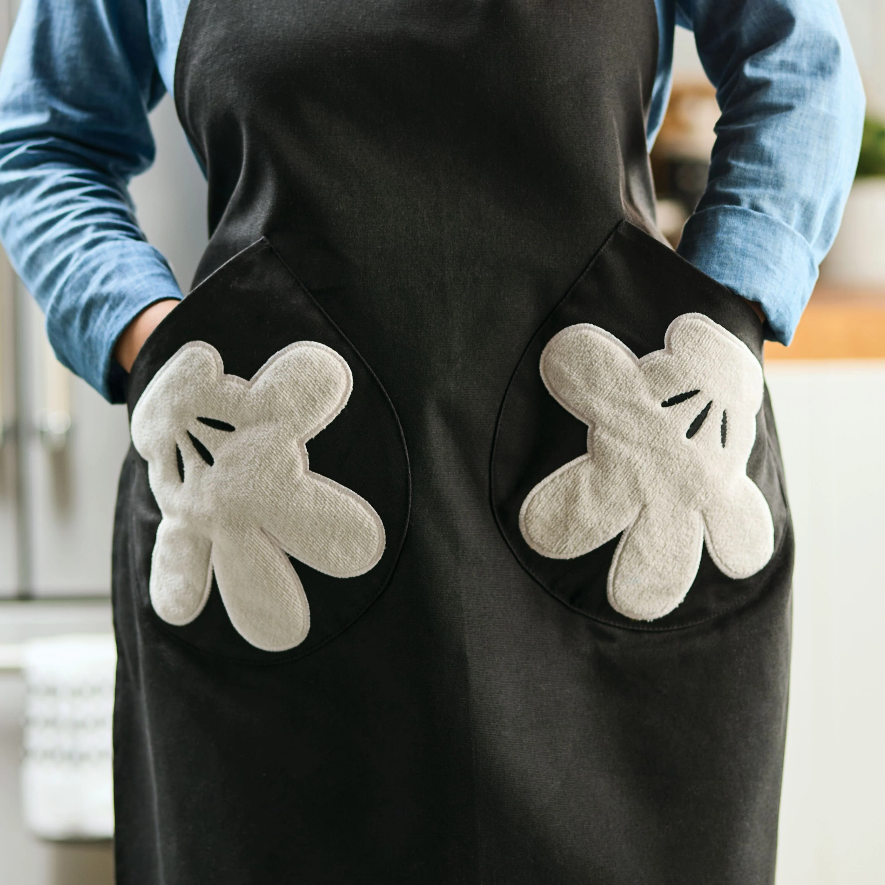Apron with Glove Pockets - Image 4